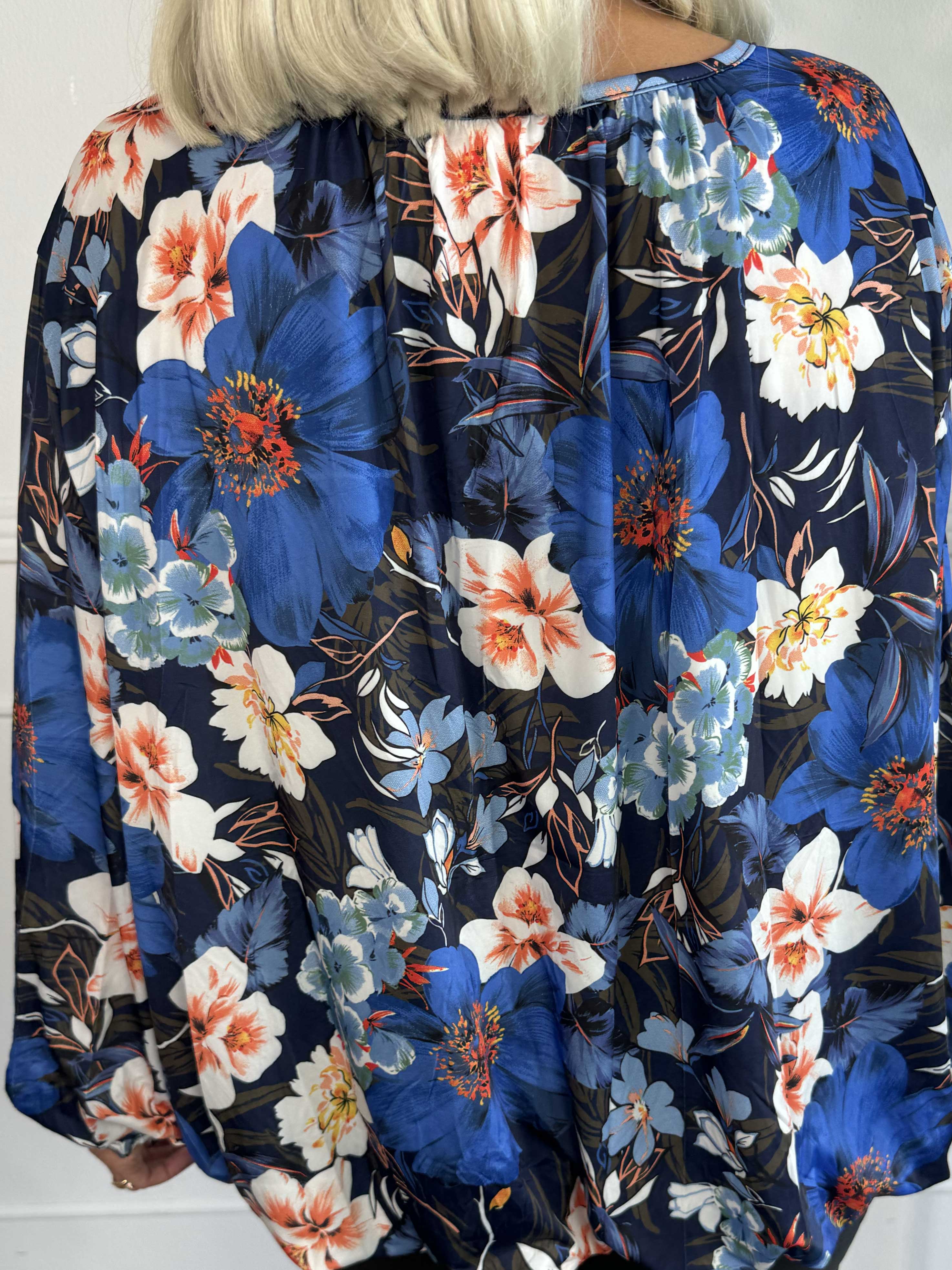 Miracle Floral L/S - Elastisk blomstret bluse med lange ærmer